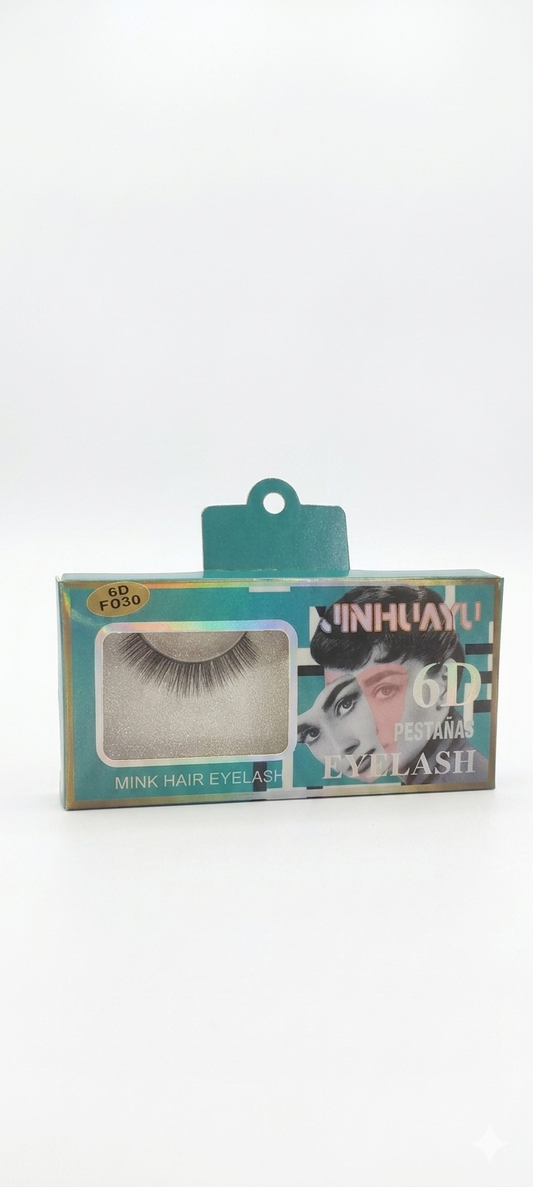 Pair of false eyelashes - black color
